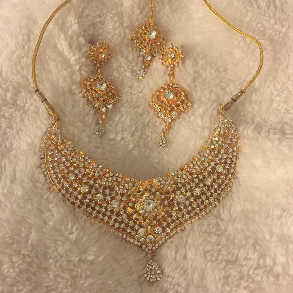 Beautiful Faux Crystal Jewelry Set
